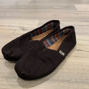 black toms